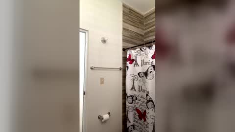 Snapshot of ladycreamypr1 chatting on March 2026 11:25:01 AM onlyfans Ladycreamypr online show from March 2026 11:25:01 AM