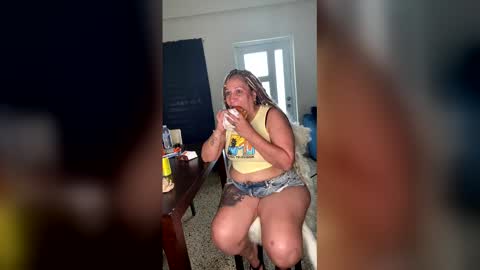 Snapshot of ladycreamypr1 chatting on April 2026 05:00:01 PM onlyfans Ladycreamypr online show from April 2026 05:00:01 PM