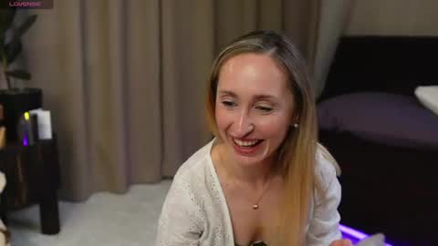 LadyEmelymoon online show from May 2026 07:34:01 PM