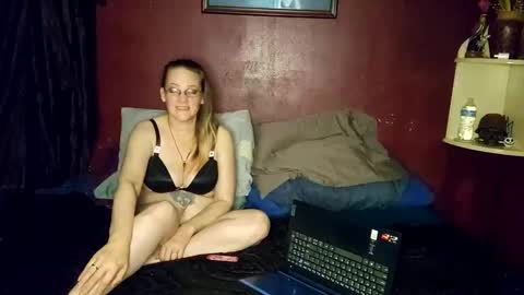 ladykiva_n_hubz online show from October 2025 05:06:01 AM