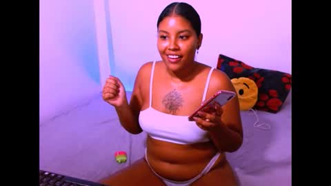 Snapshot of ladypussy69779756 chatting on December 2025 05:58:01 AM laura online show from December 2025 05:58:01 AM