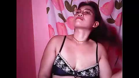 ladysweet4u69 online show from June 2026 05:52:01 AM