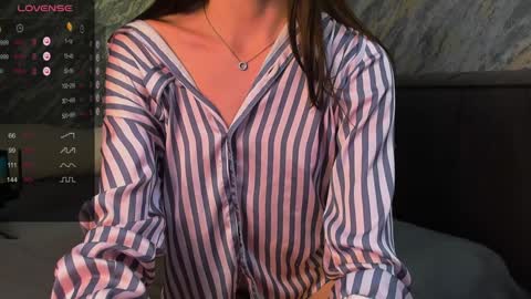 Snapshot of laflamebella chatting on December 2024 11:33:01 AM Bella online show from December 2024 11:33:01 AM