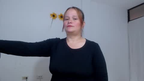  paola and a guest lol    online show from November 2025 07:58:01 PM