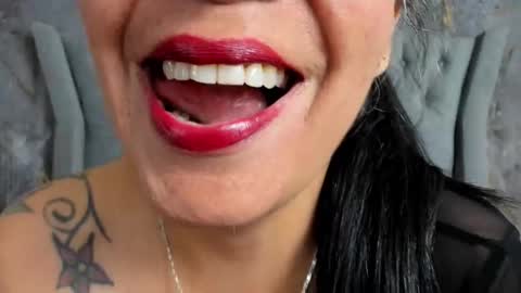 Lailacastillo online show from November 2025 11:44:02 AM