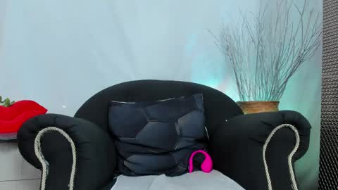 Lailacastillo online show from April 2026 02:51:02 PM