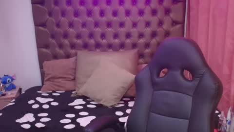 Camila online show from November 2025 04:45:02 AM