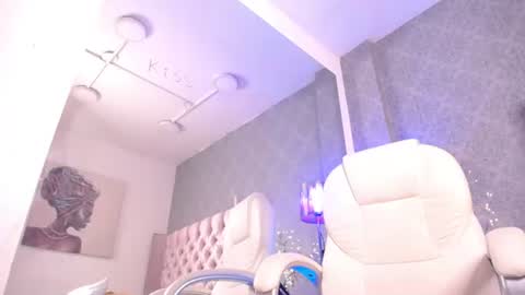 Laila Stilwills online show from June 2026 10:15:01 AM