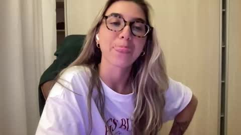 Snapshot of lailayourangel chatting on December 2025 03:02:02 AM lailayourangel online show from December 2025 03:02:02 AM