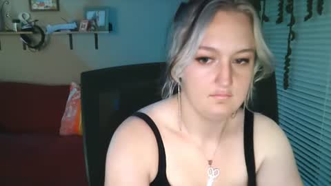 Lainey Darling online show from June 2026 07:02:01 AM