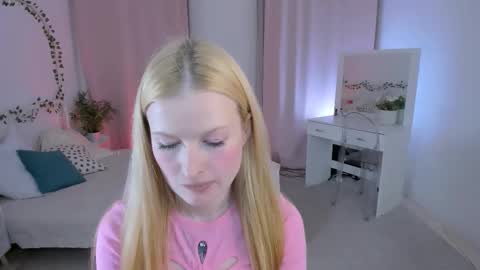 Snapshot of laly_peach chatting on October 2025 12:34:02 PM Laly online show from October 2025 12:34:02 PM