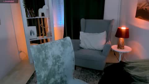 Snapshot of laly_peach chatting on November 2025 10:49:02 AM Laly online show from November 2025 10:49:02 AM