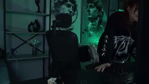 just call me Lana  and her security online show from September 2025 11:33:01 AM