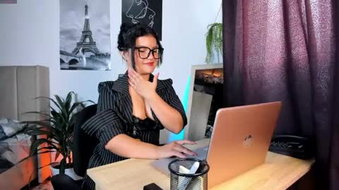 Snapshot of lana_beket_ chatting on May 2026 06:27:01 PM Lana online show from May 2026 06:27:01 PM