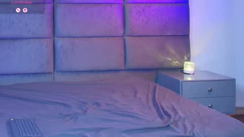 valentino moon online show from May 2026 02:18:01 AM