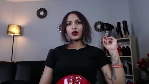 Snapshot of lanadoux_ chatting on March 2025 06:45:02 PM Mistress Lana online show from March 2025 06:45:02 PM