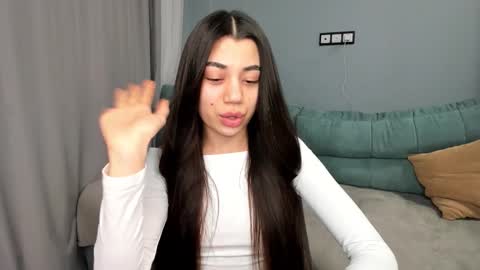 Lana online show from November 2025 01:20:01 PM