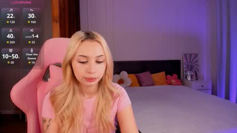 Lana online show from December 2025 04:28:02 AM