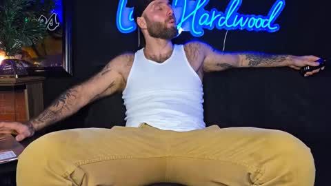 Snapshot of lancehardwood222 chatting on December 2025 01:10:01 AM LANCE online show from December 2025 01:10:01 AM