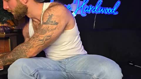 Snapshot of lancehardwood222 chatting on December 2025 01:35:02 AM LANCE online show from December 2025 01:35:02 AM