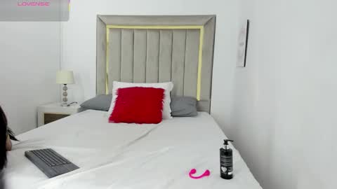 Julian online show from October 2025 07:38:01 PM