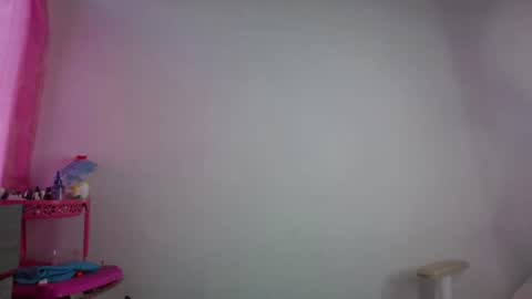 LARA online show from July 2026 10:39:02 PM