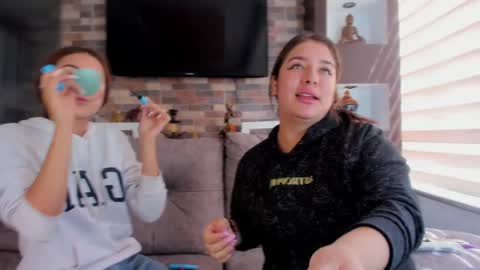 lara_as online show from September 2025 01:46:02 PM