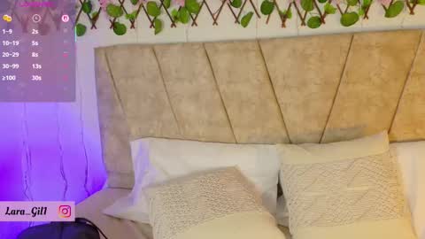 Lara Gill online show from September 2025 01:01:01 PM