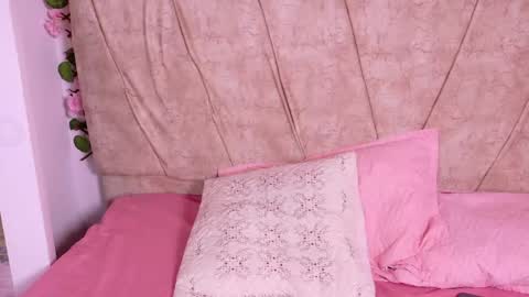 Lara Gill online show from December 2025 08:27:01 PM