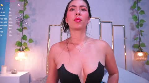 Snapshot of lara_giraldo chatting on December 2024 03:47:02 AM Hello Guys I am Lara Giraldo WELCOME To my room online show from December 2024 03:47:02 AM