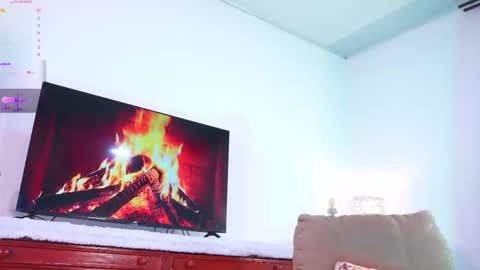 Snapshot of lara_giraldo chatting on October 2025 12:52:01 AM Hello Guys I am Lara Giraldo WELCOME To my room online show from October 2025 12:52:01 AM