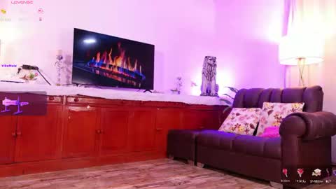 Hello Guys I am Lara Giraldo  WELCOME To my room online show from June 2026 11:25:01 PM