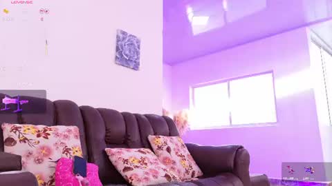 Hello Guys I am Lara Giraldo  WELCOME To my room online show from June 2026 10:32:02 PM