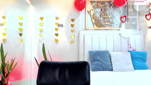      700  200   online show from February 2026 07:43:01 PM