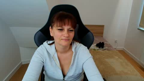 Snapshot of laraamoon chatting on March 2026 03:24:01 PM laraamoon online show from March 2026 03:24:01 PM