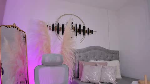 Lara  online show from February 2025 10:59:02 AM