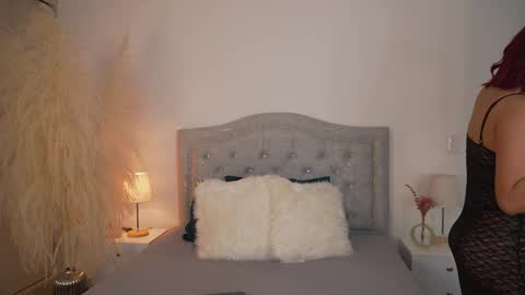 Lara  online show from October 2025 01:19:01 PM