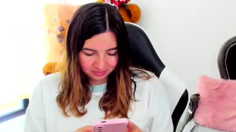 Lara online show from April 2026 08:43:02 PM