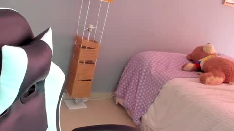 Lara online show from May 2026 04:13:01 PM