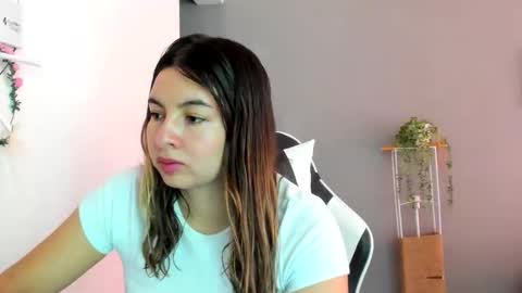 Lara online show from May 2026 04:24:01 PM