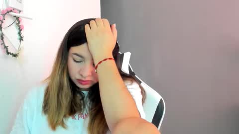Lara online show from May 2026 04:48:01 PM