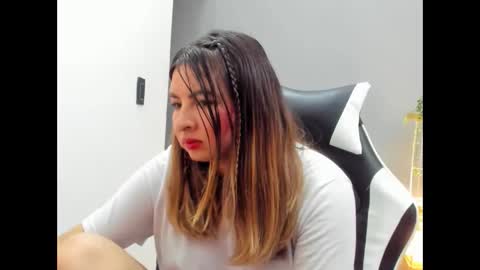 Lara online show from May 2026 02:52:02 AM