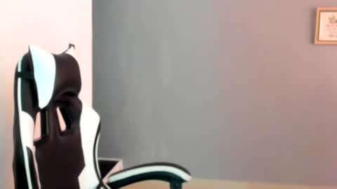 Lara online show from July 2026 06:57:01 PM