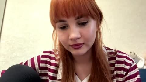 Snapshot of laraesagon chatting on April 2026 08:09:02 AM Lily online show from April 2026 08:09:02 AM