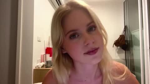 Snapshot of laraineprada chatting on February 2026 10:14:02 AM Stella online show from February 2026 10:14:02 AM