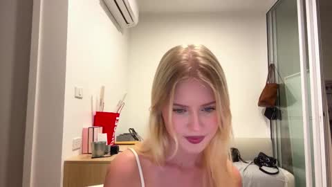 Snapshot of laraineprada chatting on February 2026 10:09:01 AM Stella online show from February 2026 10:09:01 AM