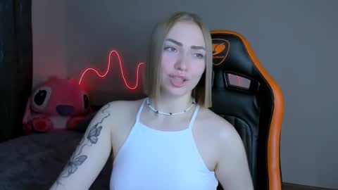 Snapshot of larakrein_lk chatting on October 2025 06:28:02 PM LaraKrein lk online show from October 2025 06:28:02 PM