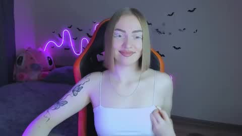 Snapshot of larakrein_lk chatting on October 2025 06:54:02 PM LaraKrein lk online show from October 2025 06:54:02 PM