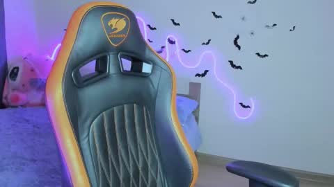 Snapshot of larakrein_lk chatting on November 2025 01:24:03 PM LaraKrein lk online show from November 2025 01:24:03 PM