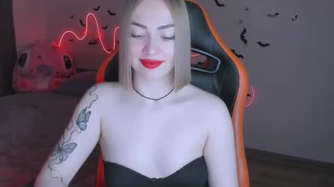 Snapshot of larakrein_lk chatting on November 2025 03:13:02 PM LaraKrein lk online show from November 2025 03:13:02 PM